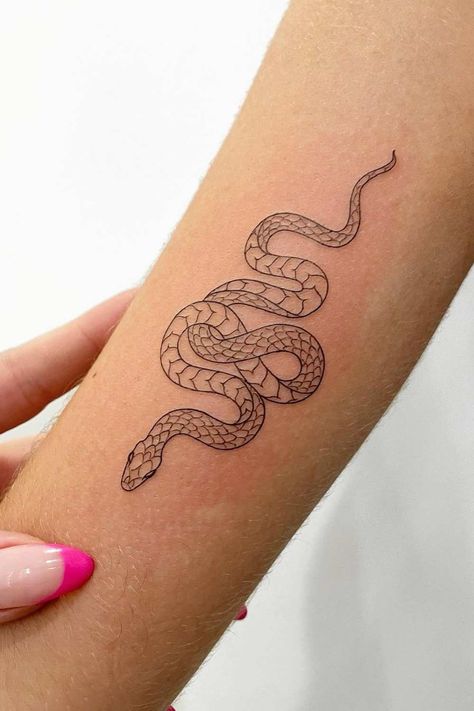 Snake Tattoo Meaning, Tato Lengan Bawah, Small Snake Tattoo, Tato Tradisional, Tato Paha, Tato Dengan Makna, Tato Jari, Snake Tattoo Design, Парные Тату