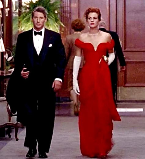 Iconic Dresses Of All Time, Julia Roberts Pretty Woman, Julia Roberts Style, Pretty Woman Movie, Revenge Dress, 90s Runway Fashion, Couture Gown, Oscar Dresses, Evening Gown Dresses