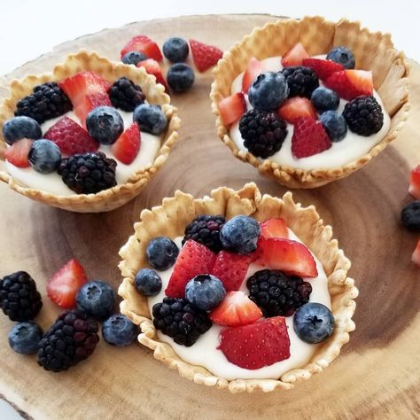 Yesterday I made my girls these fruit and geek yogurt waffle cups. Such a simple, easy, and healthy snack. I love that the waffle bowls can… #sweettreats #fruitcups #berrydesserts #dessert Fruit Waffle Bowl, Waffles And Fruit, Waffle Cups, Mini Waffles, Waffle Bowl, Sweets Ideas, Recipes For The Family, Granola Healthy, Fruit Cups