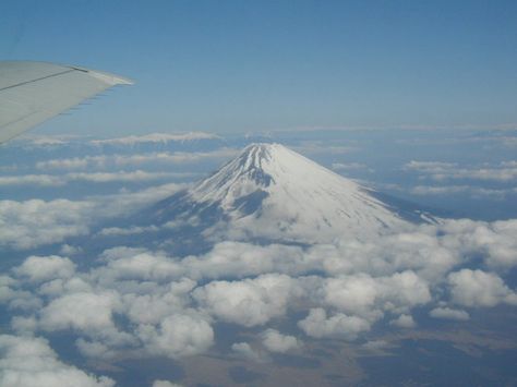 Mount Fuji - a composite volcano Types Of Volcanoes, Composite Volcano, Cinder Cone Volcano, Lava Dome, Shield Volcano, Bottom Of The Ocean, 6th Grade Science, The Shield, Mount Fuji