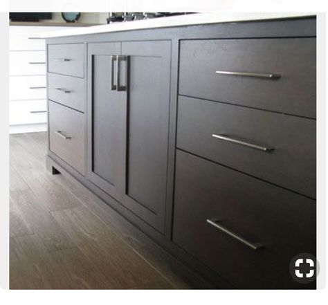 Flat panel drawers, shaker door Modern Shaker Kitchen Cabinets, Cabinetry Styles, Kitchen Design Modern Contemporary, Flat Front Cabinets, Framed Kitchen Cabinets, Modern Shaker Kitchen, Shaker Style Kitchen Cabinets, Painting Kitchen Cabinets White, Face Frame Cabinets