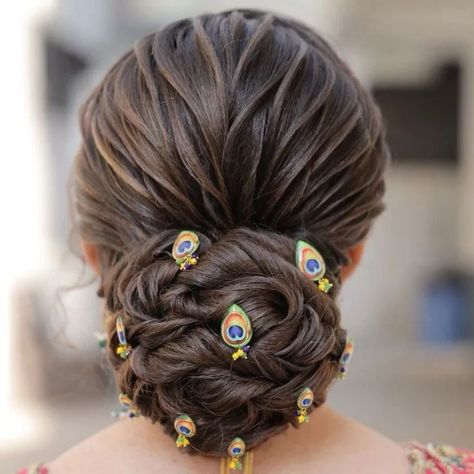 Bun hairstyle for women in this Navratri season. #bunhairstyle #hairstyles #garbaa #navratrispecial #navratri2024 #idea #ideasforyou #tranding #instagram #girlslove #viralpost #virw #like #like #fashion #jewellery #hairaccessories #judas #liketime Hairstyle For Women, Bun Hairstyle, Navratri Special, Viral Post, Fashion Jewellery, Bun Hairstyles, Womens Hairstyles, Hair Accessories, Hairstyles