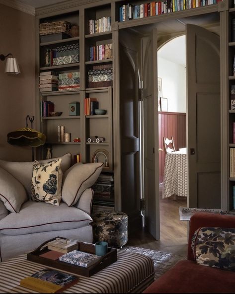 Brown Sitting Room, Cottage Bookshelves, Setting Plaster, Grey And Brown Living Room, Palette Green, Italian Farmhouse, Paint Inspo, Earthy Home, Fairy Cottage