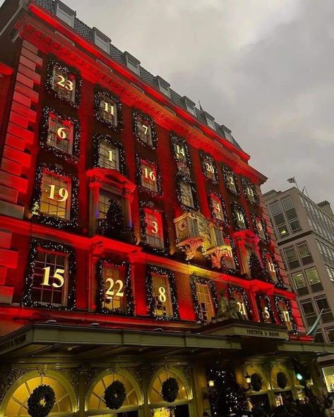 London November Aesthetic, Fortnum And Mason Christmas, Romanticizing Christmas, London Aesthetic Winter, London Christmas Aesthetic, London Moodboard, London Xmas, London Lights, London Christmas Lights