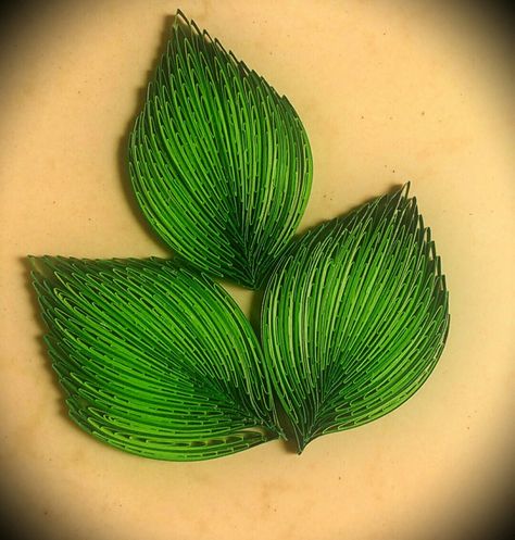 Work in progress.... quilling leaves.... Quilling Leaves, Quilling Design, Quilling Dolls, Quilling Flower Designs, Neli Quilling, Paper Quilling Tutorial, Arte Quilling, Paper Quilling For Beginners, Paper Quilling Flowers