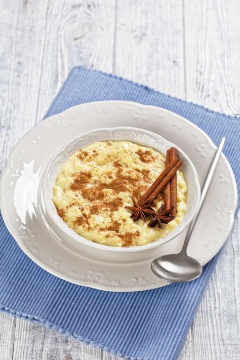 Whether you are missing the Greek Isles or wanting to just give the dessert table a shake-up, check out our list of 19 authentic Greek desserts here! Breakfast Rice Pudding, Oats Pudding, Greek Rice Pudding, Chocolate Rice Pudding, Pudding Rice, Hot Oats, Breakfast Rice, High Glycemic Foods, Chocolate Spoons