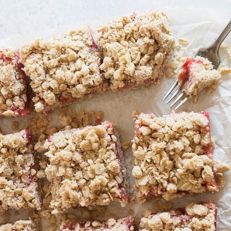 Rhubarb Squares, Rhubarb Filling, Rhubarb Desserts Recipes, Strawberry Rhubarb Muffins, Strawberry Rhubarb Cobbler, Strawberry Rhubarb Crumble, Rhubarb Muffins, Rhubarb Desserts, Square Form