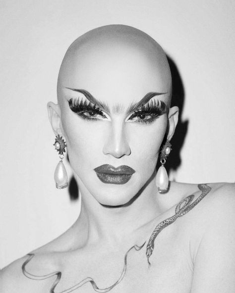 Drag Queen Race, Drag Aesthetic, Queen Portrait, Drag Art, Sasha Velour, Darling Magazine, Makeup Reference, Queer History, Bald Head Women