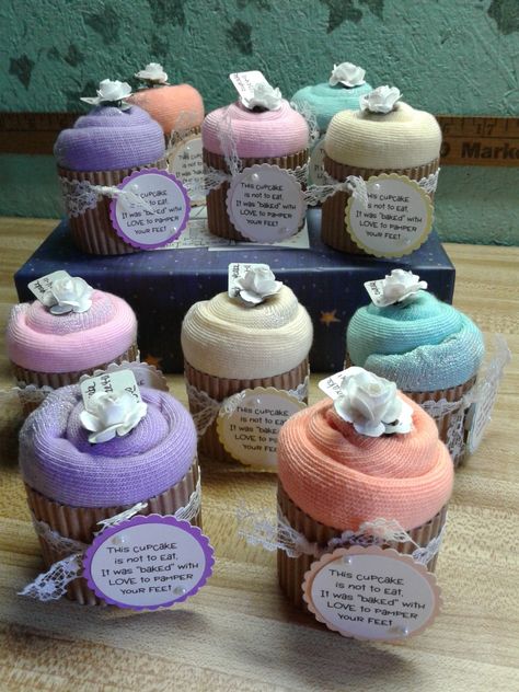 Socks For Gifts Ideas, Socks Decoration Ideas, Gift Cupcakes, Relief Society Birthday Gifts, Cupcake Favors, Sock Cupcakes, Bridal Favors, How To Fold Towels, Diy Baby Shower Gifts