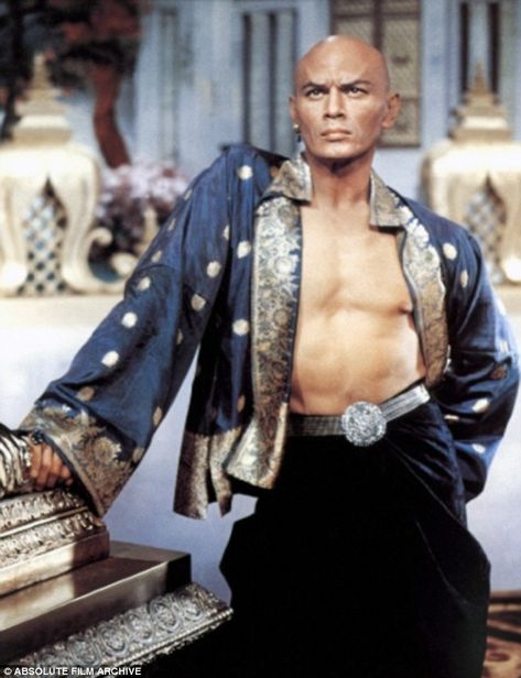 Ego: Yul Brynner as the King of Siam in The King And I (1956) Klasik Hollywood, The King And I, Yul Brynner, Leonard Bernstein, Deborah Kerr, Lex Luthor, West Side Story, Hollywood Icons, Celebrities Humor