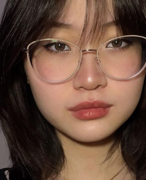 Asian Glasses, Jdm Girls, Short Hair Inspo, Specs Frame, Glasses Inspiration, Glasses Makeup, Asian Short Hair, Aesthetic Grunge Outfit, Grunge Outfit