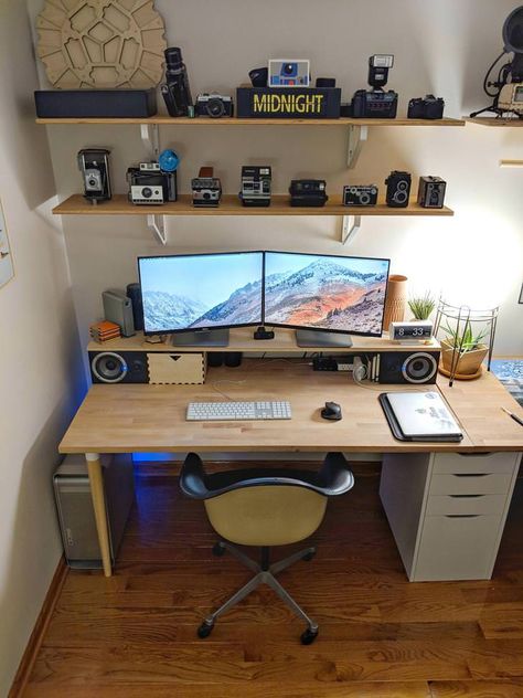 Cave Diy, Apartemen Studio, Home Office Set Up, Home Studio Setup, Retro Gadgets, Bedroom Setup, Office Layout, Workspace Inspiration, Workspace Design