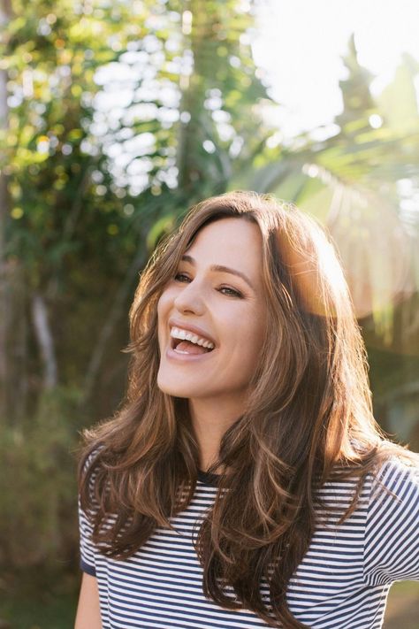 Jennifer Garner Hair, Easy Trendy Hairstyles, Frizz Free Hair, Lob Haircut, Jennifer Garner, Summer Hair, Hair Care Routine, Smooth Hair, Hairstyle Ideas