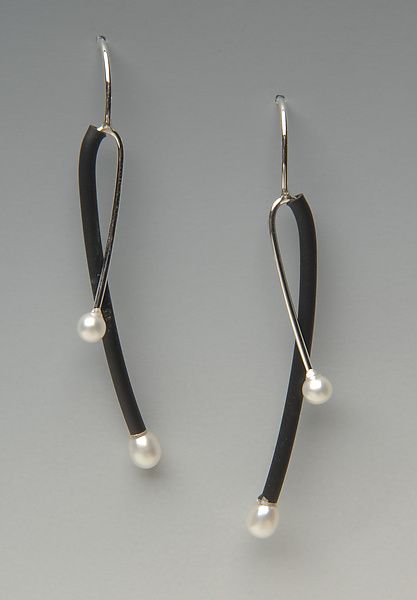 Silver and Black Criss-Cross by Lonna Keller (Silver & Rubber Earrings) (2" x 0.5") Rubber Earrings, Handmade Earings, Artful Home, Earrings Inspiration, Homemade Jewelry, Handmade Wire Jewelry, Cross Earrings, Leather Earrings, Diy Earrings