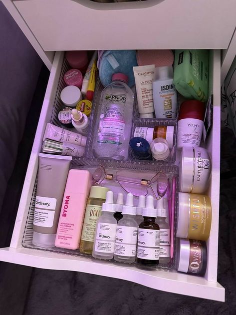 Skincare Drawer Aesthetic, Organize Skincare Products, Cosmetics Organization, Dior Capture Totale, Beauty Room Salon, Beauty Room Decor, Future Apartment Decor, Hygiene Routine, Girly Room