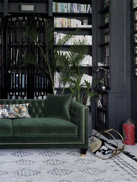 Green Couches, Green Velvet Couch, Emerald Green Sofa, Dark Living Rooms, Green Couch, Set Sofa, Green Velvet Sofa, Velvet Couch, Design Blogs