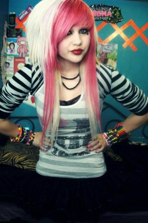 Blonde Scene Hair, Scene Girl Hair, Rainbow Scene, Scene Emo Aesthetic, My Fav Person, Scene Ideas, Emo Outfit, 2000s Scene, Scene Aesthetic