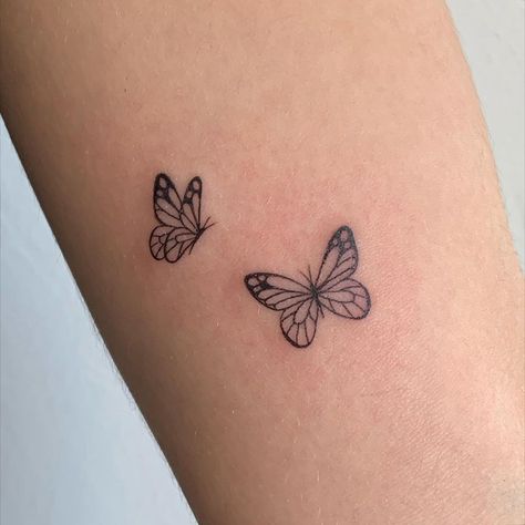 butterfly tattoos Mini Butterfly Tattoo Ankle, Big And Small Butterfly Tattoo, Tattoo Butterfly With Name, Butterflies Aesthetic Tattoo, Simple Tattoo Butterfly, Mini Tats Butterfly, Small Butterfly Arm Tattoo, Frog And Butterfly Tattoo, 2 Butterfly Tattoo Small