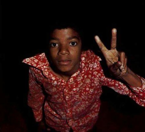 Michael Jackson Rare Pictures, Michael Jackson Icons, Michael Jackson Rare Photos, Young Michael Jackson, Michael Jackson Rare, Joseph Jackson, Michael Jackson Pics, King Of Pop, King Of Music