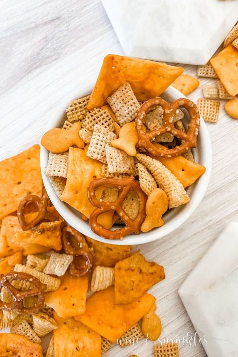 A savory and salty snack mix mashup of cheese and traditional Chex Mix ingredients; featuring Cheezit Snapp’d Crackers, Goldfish, Chex, Pretzels and Ranch Bugles. Ranch Bugles, Chex Mix With Goldfish, Chex Mix Seasoning, Siracha Honey Chex Mix Recipes, Pretzel Goldfish, Chex Mix Seasoning Packet, Trail Mix With Goldfish, Chex Mix Ingredients, Cheesy Chips