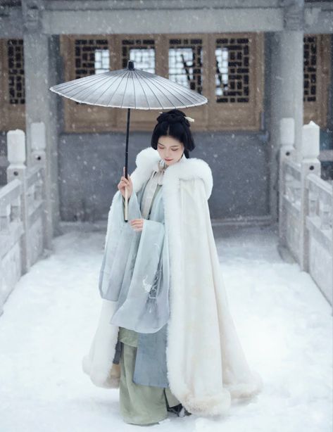 Winter Hanfu, Long Cloak, Chinese Traditional Clothing, Culture Clothing, Chinese Hanfu, Chinese Clothing, Traditional Fashion, Fashion Costume, Chinese Culture