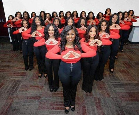 Delta Sigma Theta Poses, Texas Southern University, Sorority Pictures, African Ancestry, Delta Girl, Divine Nine, Class Pictures, Delta Sigma Theta Sorority, Delta Gamma