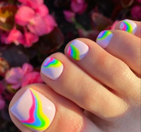 11 Beautiful And Easy Toe Nail Designs For Your Next Pedicure - Ozi Fox Rainbow Toe Nails, Summer Toenails, Neon Toe Nails, Nail Art Cute, Easy Toe Nail Designs, Spring Pedicure, Simple Toe Nails, Nail Design Glitter, Feet Nail Design