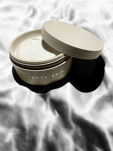 2024 has been all about embracing my vanilla and gourmand vibe, a trend I’m happily carrying into 2025. Once again, I’ve treated myself to another Fenty Butta Drop, this time in the Warm Cinnamon Shimmering Whipped Oil Body Cream. The scent is exactly as described—subtle and inviting, not overpowering, but just enough for someone to catch a dreamy whiff. It’s the perfect base for layering and pairs beautifully with my @LushUK Chelsea Morning perfume and Let the Good Times Roll body spray. Bring on 2025! With my stash of Fenty body butters, I’m set to keep smelling like a dream for months to come. @fentybeauty Good Times Roll, Body Spray, Body Butter, Body Oil, Body Cream, Cinnamon, Bring It On, Cream, Beauty