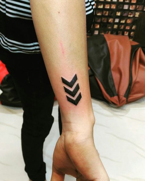 Chevron Tattoo, Wrist Band Tattoo, Tatuagem Masculina Pequena, Forearm Band Tattoos, Band Tattoo Designs, Armband Tattoo Design, Shiva Tattoo Design, Wrist Tattoos For Guys, Cool Forearm Tattoos