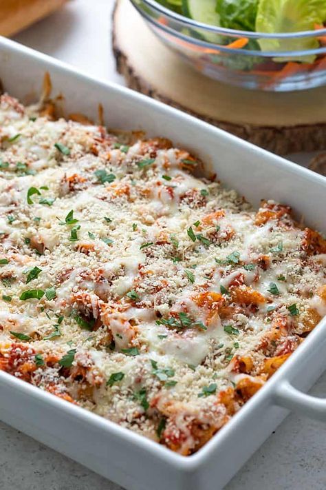 Easy Chicken Parmesan Casserole, Casserole With Chicken, Chicken Casserole Recipes, Parmesan Casserole, Casserole Chicken, Chicken Parmesan Casserole, Easy Chicken Parmesan, Chicken Pasta Bake, Parmesan Recipes