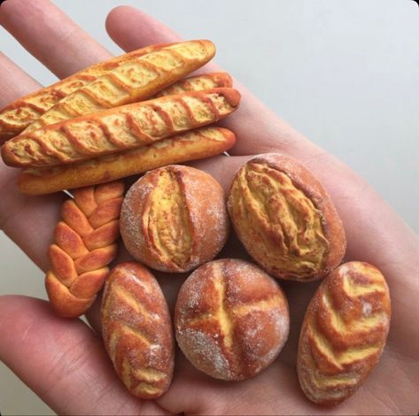 Miniture Food, Food Bread, Real Bread, Miniature Scenes, Miniature Bakery, Diy Doll Miniatures, Doll House Crafts, Baked Bread, Doll Food