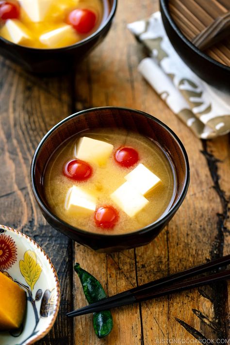 This Tomato and Tofu Miso Soup is made with vegan-friendly kombu-based dashi broth. With gentle acidity from the tomatoes, mild creamy tofu, and savory miso paste, this soup brings both comfort and refreshing flavors. #tomato #tofu #misosoup | Easy Japanese Recipes at JustOneCookbook.com Tomato Tofu, Kombu Dashi, Tofu Dinner Recipes, Tofu Miso Soup, Vegetarian Japanese, Japanese Appetizers, Easy Crockpot Soup, Tofu Recipes Easy, Miso Soup Recipe