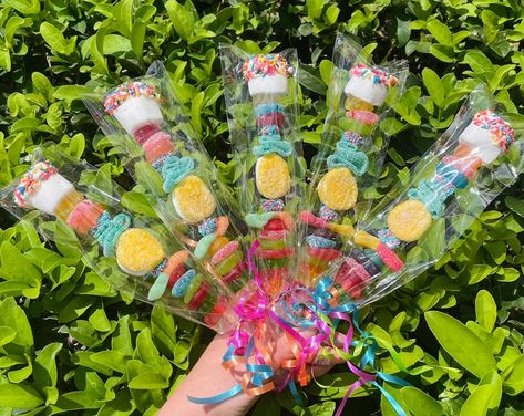 Luau Rice Krispy Treats - Etsy Life Saver Gummies, Luau Cookies, Quinceanera Party Favors, Unique Birthday Party, Sour Belts, Candy Kabobs, Handmade Candy, Birthday Treat, Lollipop Candy