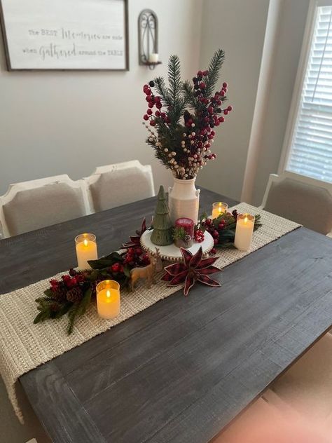 Christmas Dining Table Simple, Square Dining Table Christmas Decor, Living Room Table Decor Christmas, Dining Room Xmas Decor, Simple Dining Room Christmas Decor, How To Decorate Dinner Table, Dinning Centerpiece Ideas, Small Dining Table Christmas Decor, Small Dining Room Christmas Decor