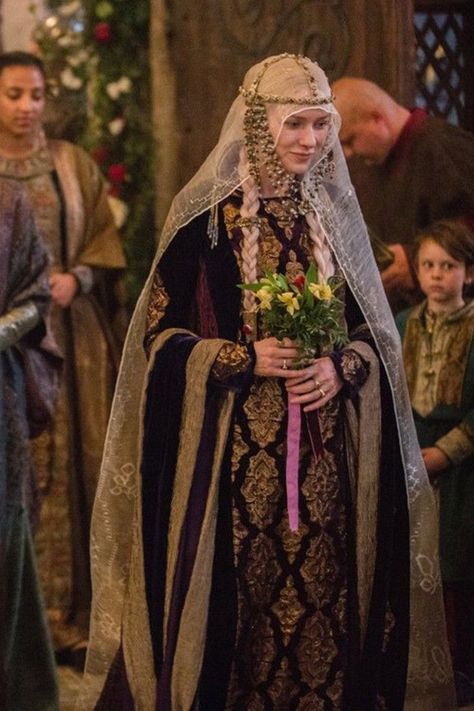 Shakespeare’s Women Run the Story in Ophelia (2018) – Ophelia Movie Costumes, Ophelia 2018 Costumes, Naomi Watts Ophelia, Ophelia Costume, Ophelia Movie, Queen Gertrude, Ophelia 2018, Daenaera Velaryon, Fairytale Images