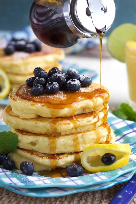 The Best Lemon Ricotta Pancakes - The Suburban Soapbox Lemon Blueberry Ricotta Pancakes, Ricotta Pancakes Recipe, Fluffy Lemon Ricotta Pancakes, Lemon Ricotta Pancakes Recipe, Blueberry Ricotta Pancakes, Lemon Ricotta Cheesecake, Homemade Pancakes Fluffy, Lemon Pancakes, Lemon Ricotta Pancakes