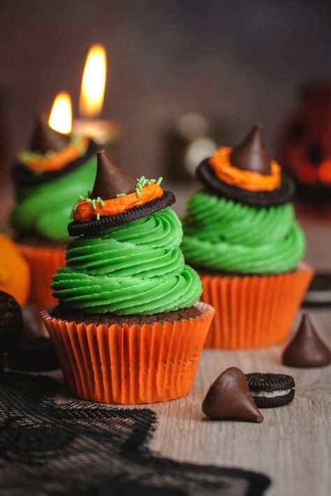 Skeleton Cupcakes, Halloween Cupcake Cake, Halloween Cupcakes Decoration, Halloween Torte, Deco Cupcake, Hat Cupcakes, Witch Cupcakes, Halloween Food Cupcakes, Halloween Deserts