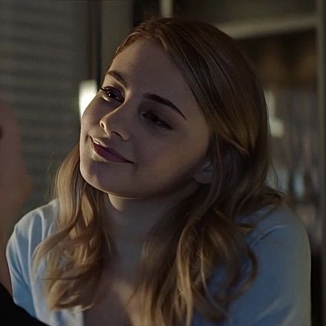 Tessa Young After, Riverdale Set, After We Collided, Video Romance, Tessa Young, Indiana Evans, Josephine Langford, Couple Sketch, Light Blue Aesthetic