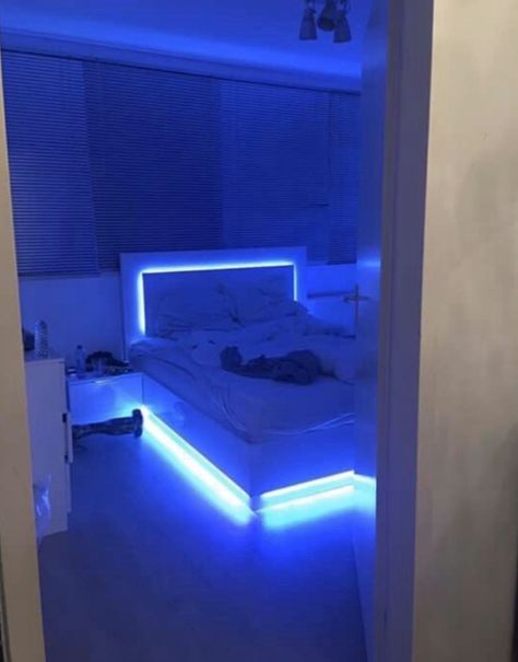 Room Ideas Led Lights, Cool Lights For Bedroom, Led Lights Bedroom Aesthetic, Neon Bedroom, Led Lighting Bedroom, Bedroom Ideas Aesthetic, Aesthetic Bedroom Ideas, Neon Room, Bohemian Bedroom Decor