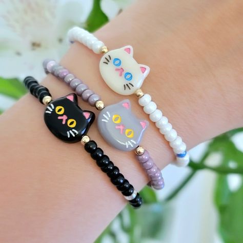 🐱3 Adorable beaded cat charm bracelets!       3 different types available: a gray cat, white cat, and a black cat.      Each one has beads that match with their cat charm^^      Feel free to message me if you want a different length. 💗We made it using very strong and sturdy straps, but please don't pull on the bracelet beyond the limits required to wear or remove bracelets. 📫Please note that for any issues involving missing packages that the USPS has confirmed as having been successfully deli Beaded Cat, Cat Charm Bracelet, Bracelets Bead, Beach Bracelet, Cat Bracelet, Cat White, Gray Cat, Beach Bracelets, Jewelry Beach