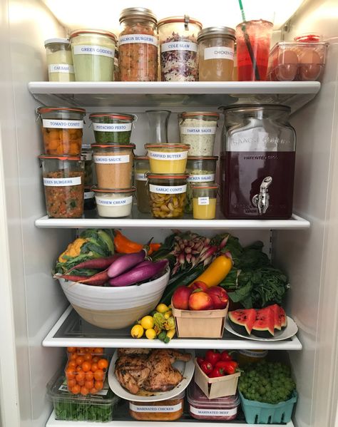 Whole30 Meal Prep Staples Food In Fridge, Fridge Recipes, Healthy Fridge, Kitchen Vibes, Whole30 Meal Prep, Hawaii House, Pistachio Pesto, Lots Of Food, Apartment Vibes