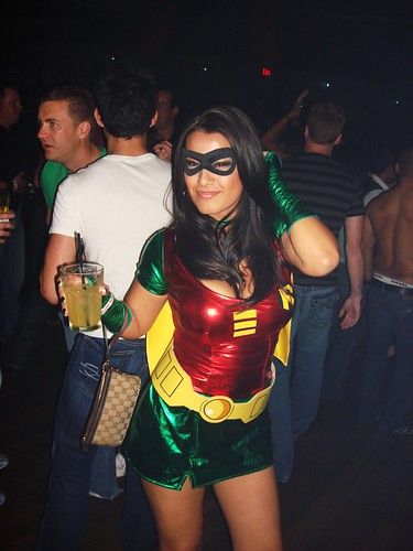 15+ Spectacular Robin Costumes: Get Ready to Soar into Action! Scary College Halloween Costumes, Robin Batman Costume, Dc Costumes For Women, Batman And Robin Halloween Costumes, Robin Halloween Costume Women, Batman And Robin Costume For Women, Robin Costume Women, Female Robin Costume, Superhero Costumes Female Halloween