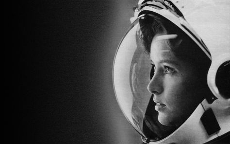 women astronaut anna lee fisher spacesuit monochrome #1080P #wallpaper #hdwallpaper #desktop Anna Fisher, Outer Space Wallpaper, Anna Lee, Latest Hd Wallpapers, Space Suit, Life Magazine, In Space, The Space, Woman Face