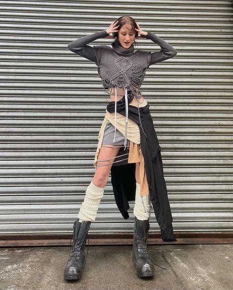 nora gallagher🦒 on Instagram: "fun fact my headphones are dead" Archive Outfits, Jungle Outfit, Subversive Basics, Grunge Fairy, Dream Style, Current Styles, Stevie Nicks, Fit Inspo, Winter Fashion Outfits