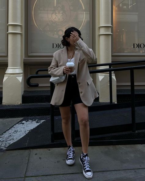 Oversized Blazer Outfit Summer, Oversized Blazer Outfit, Converse Fits, Oversized Blazer, Blazer Outfits, Comfy Outfits, Aesthetic Clothes, Style Icons, Trench Coat