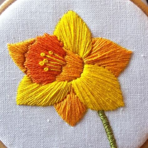 Free Easter Embroidery Pattern, Daffodil Needlework Download, Spring Hoop Art, Free Flower Pattern Daffodil Embroidery, Embroidery Flowers Pattern Templates, Embroidery Patterns Free Printables, Embroidery Printable, Easter Embroidery Patterns, Spring Embroidery, Pattern Template, Easter Embroidery, Daffodil Flower