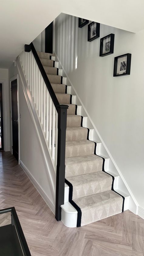 Instagram Entrance Hall Ideas With Stairs, Interior Design Uk Home, White Black Hallway, Staircase Ideas For Small Spaces, Stairs In The Living Room, Stair Case Panelling, Basement Stairs Painted, Galleried Landing Ideas, Black Banister Hallway