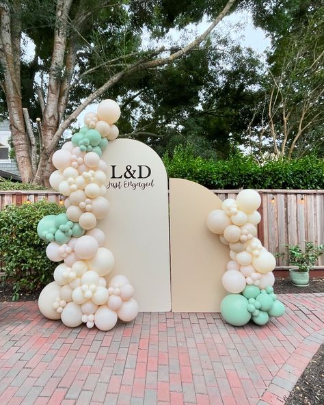 Just Engaged💍✨🤍 #engagementballoons #weddingballoons #sonomacountyballoons #sonomacountyballoonartist Engagement Balloons, Just Engaged, Balloon Backdrop, Balloon Decor, Wedding Balloons, Just Married, Balloon Decorations, Balloons, Daisy