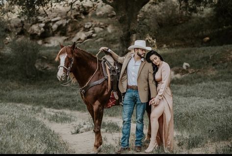 Engagement Photoshoot Ideas Mexican, Vaquero Wedding Outfit, Mexican Engagement Photos, Country Couple Poses, Country Couple Photoshoot, Western Couple Photoshoot, Outfit Vaquero, Couple Photoshoot Ideas, Country Couple