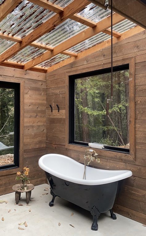 Garden Bathroom Ideas, Outdoor Bathtub Ideas, Outdoor Toilet And Shower, Forest Temple, Outside Toilet, Bathtub Ideas, Outdoor Bathtub, Outdoor Bathroom Design, Cabin Retreat